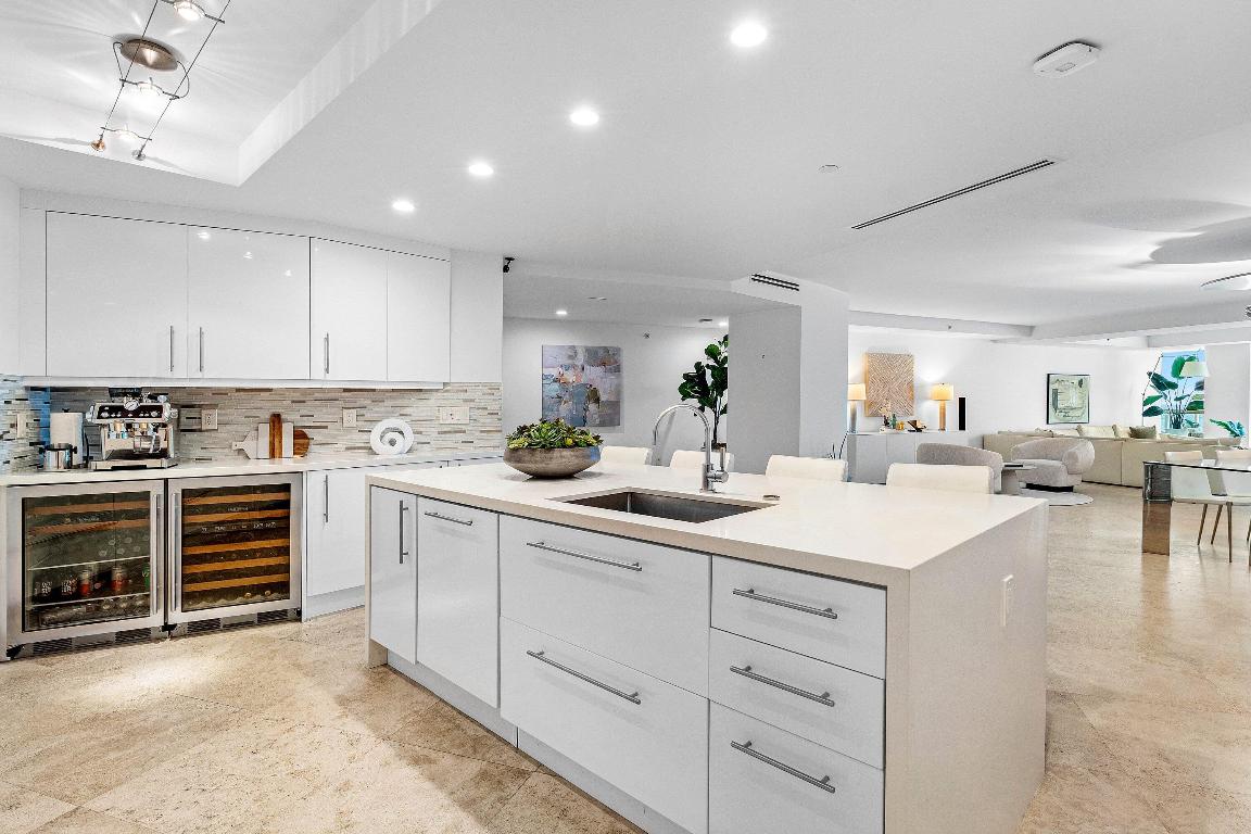 COCONUT GROVE RESIDENCES ON FORT LAUDERDALE BEACH - Residential