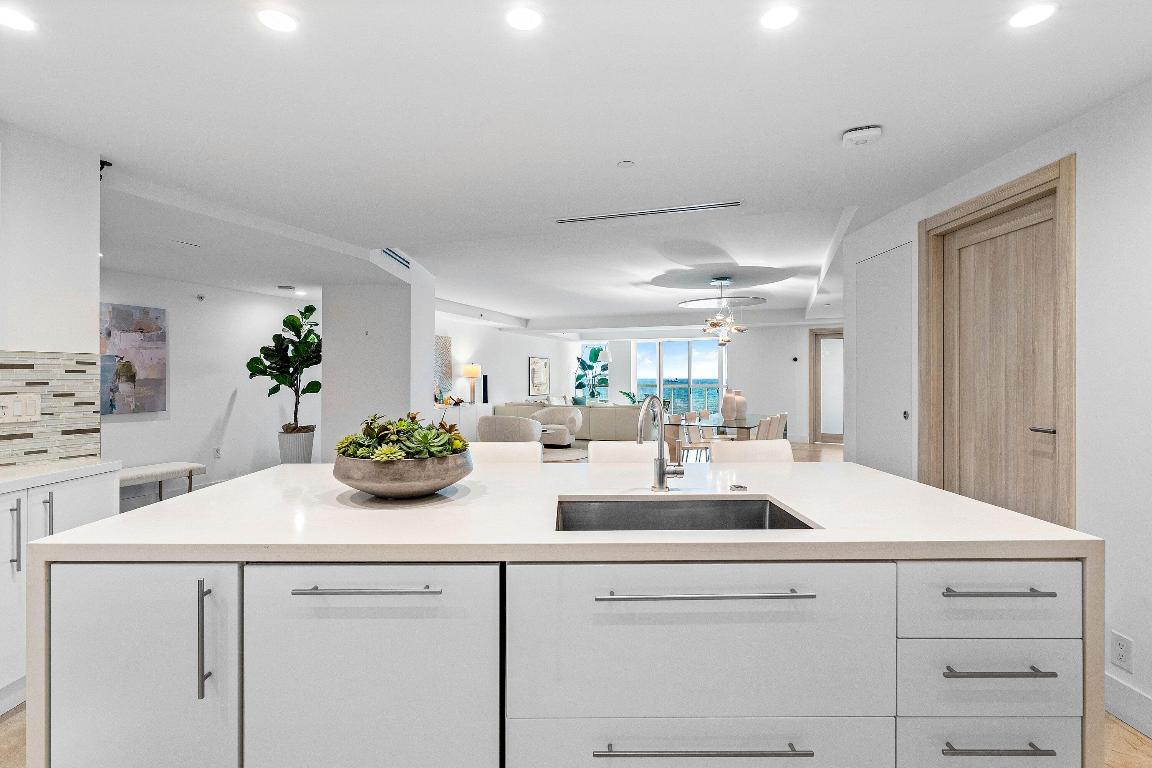 COCONUT GROVE RESIDENCES ON FORT LAUDERDALE BEACH - Residential