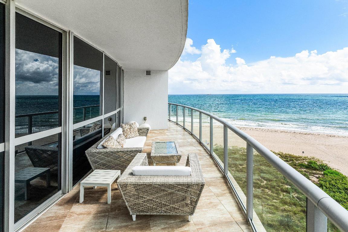 COCONUT GROVE RESIDENCES ON FORT LAUDERDALE BEACH - Residential