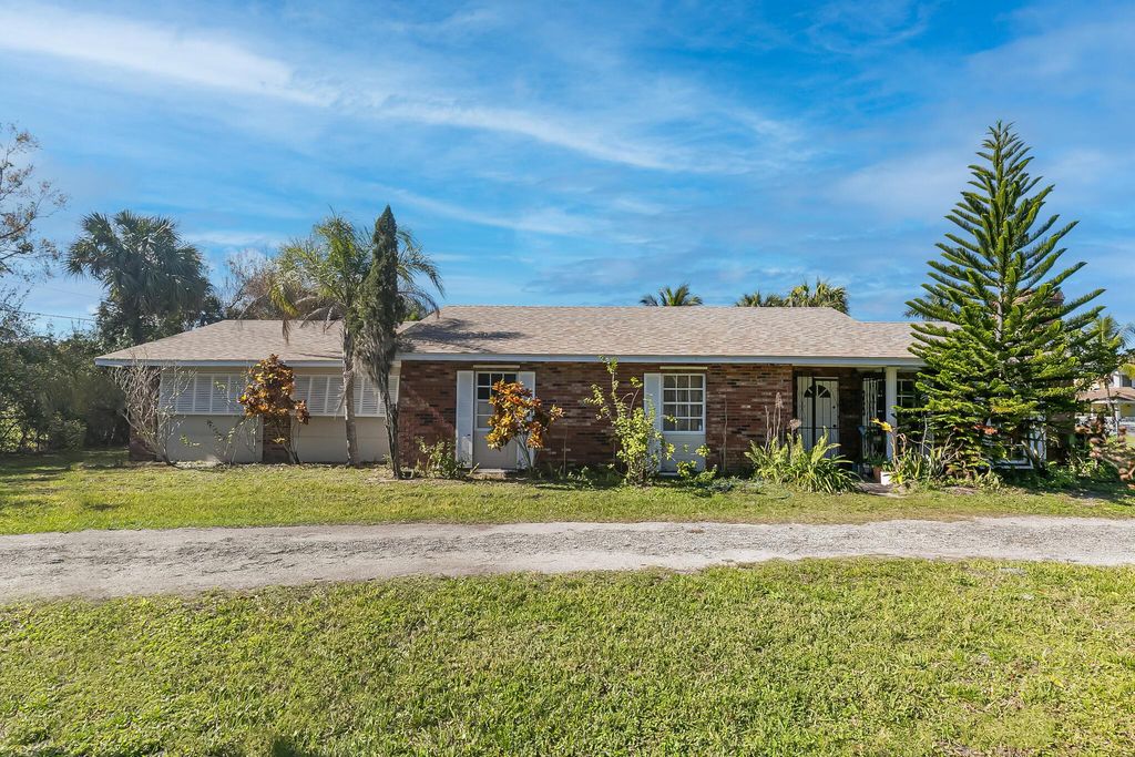 Photo of 4375 S 25th Street, Fort Pierce, FL 34981 (MLS # R11112382)