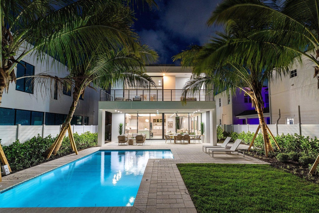 Photo of 721 Lake Avenue N, Delray Beach, FL 33483 (MLS # B26047029)