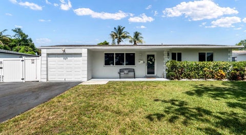Photo of 542 NW 47th Avenue, Plantation, FL 33317 (MLS # B26049566)