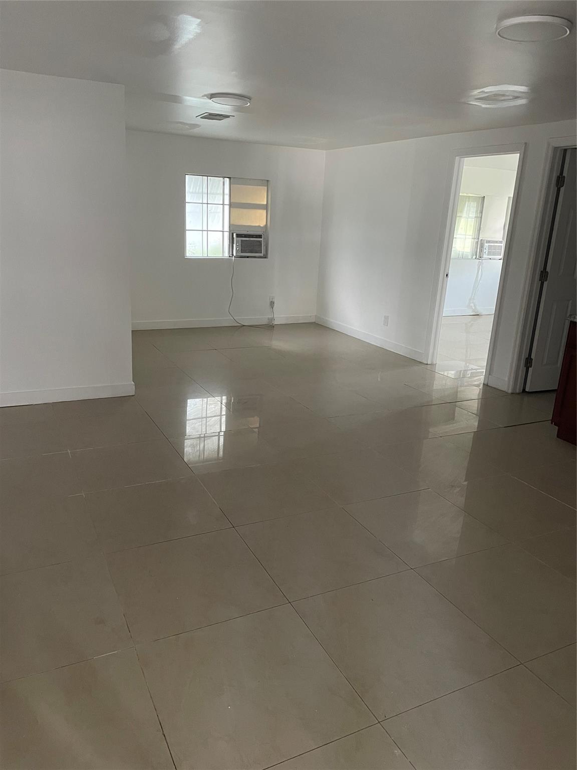 Ravenswood Gardens 89-43 - Residential Lease