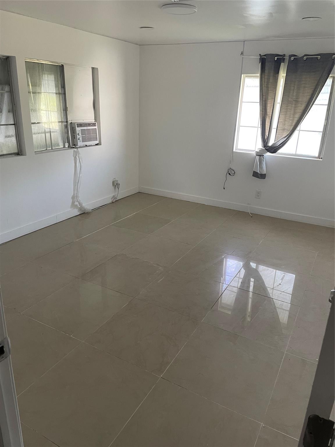 Ravenswood Gardens 89-43 - Residential Lease