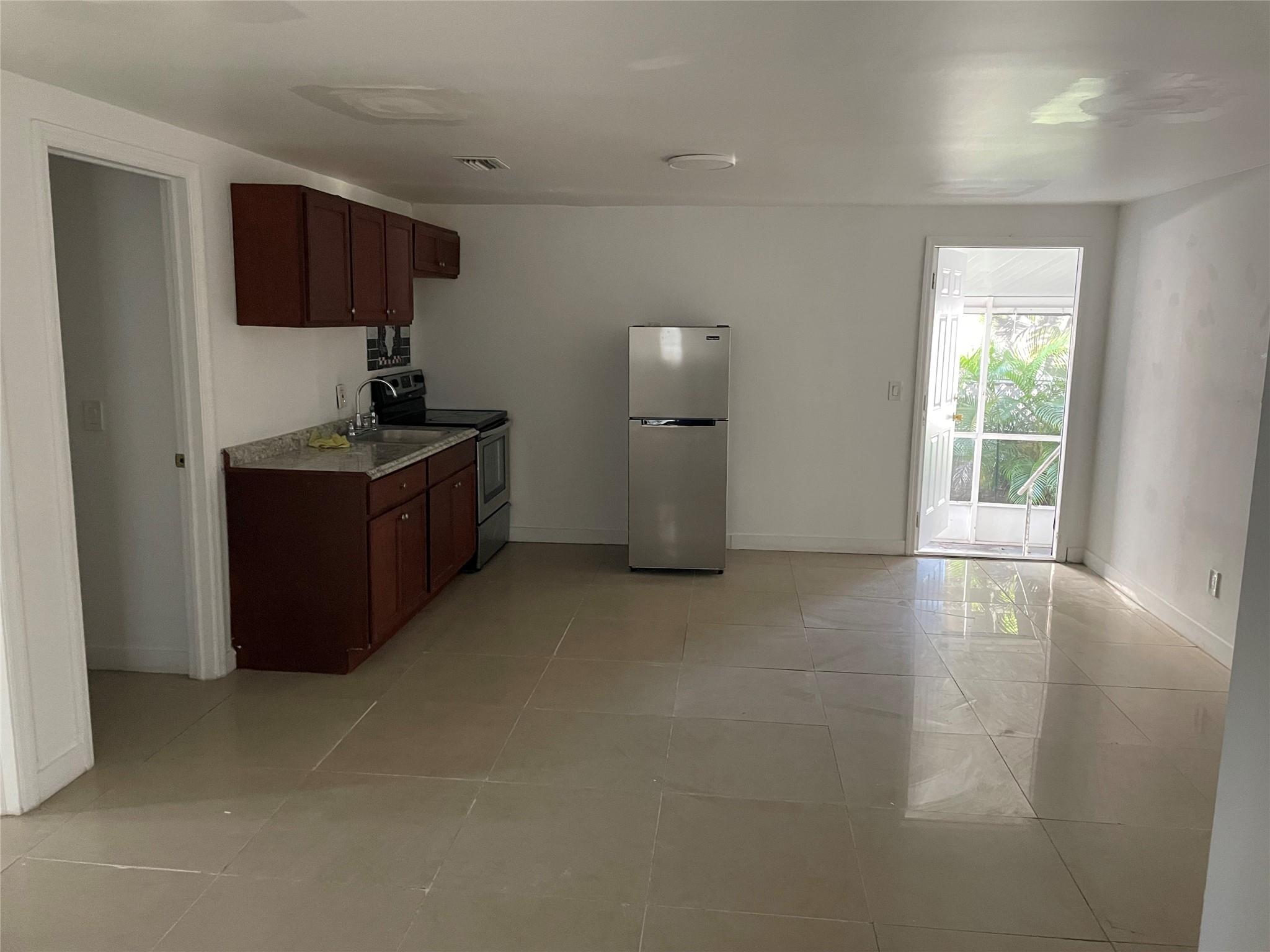 Ravenswood Gardens 89-43 - Residential Lease