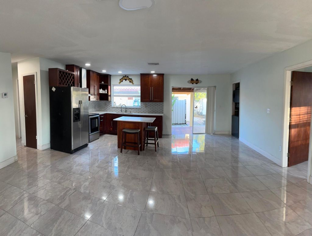 Photo of 416 San Mateo Drive, Palm Springs, FL 33461 (MLS # B26003313)