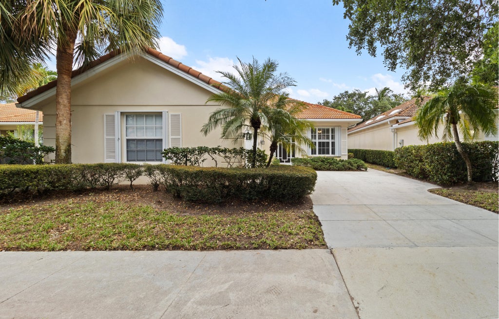 Photo of 403 Kelsey Park Drive, Palm Beach Gardens, FL 33410 (MLS # R10969343)