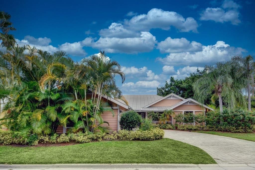 Photo of 10590 SE Jupiter Narrows Drive, Hobe Sound, FL 33455 (MLS # R10742577)