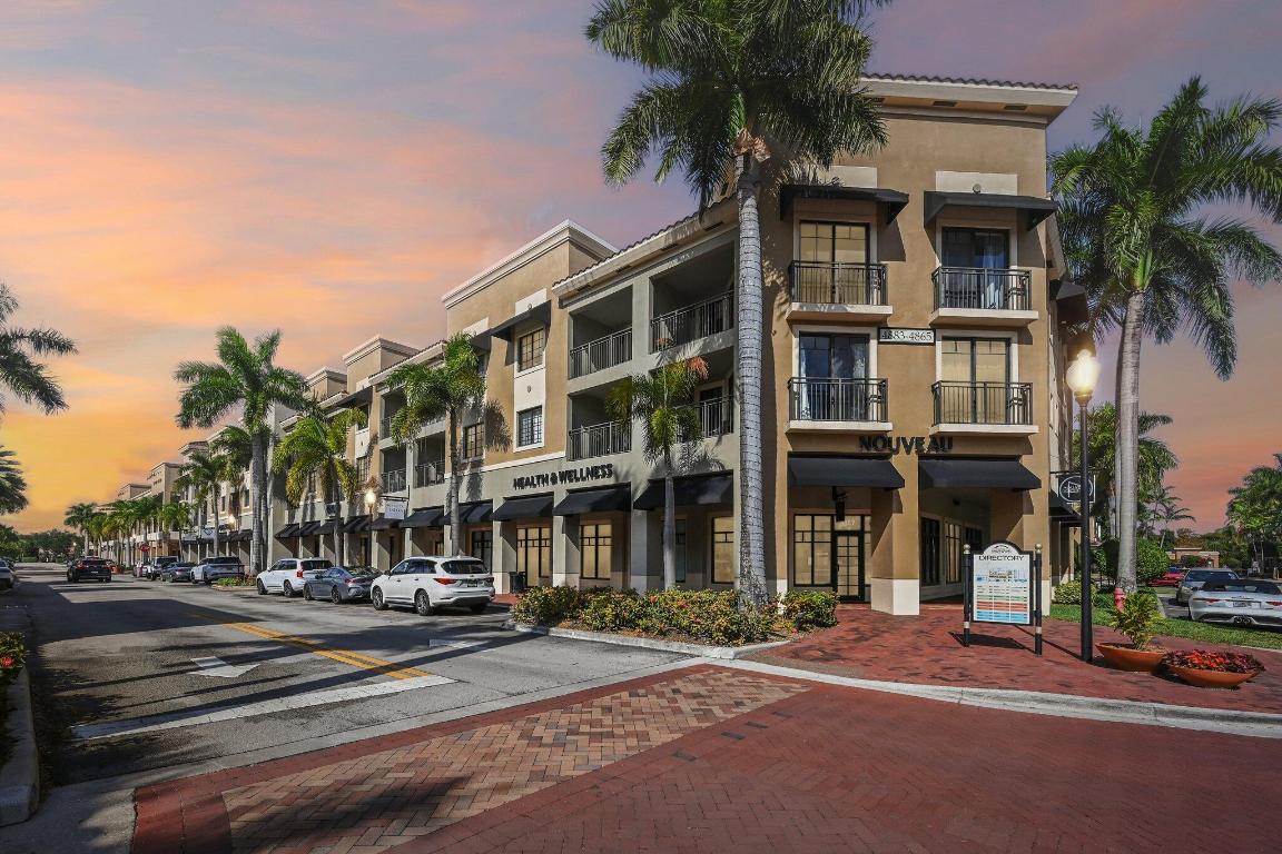 4883 Pga Boulevard 305