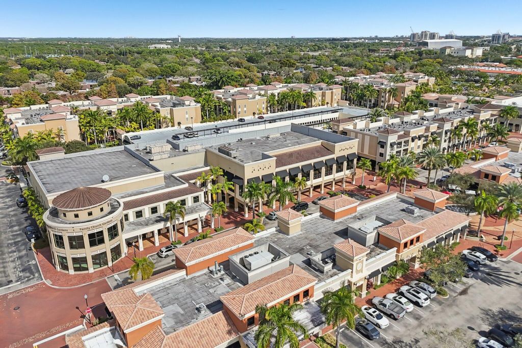 Photo of 4883 Pga Boulevard #305, Palm Beach Gardens, FL 33418 (MLS # R11158242)