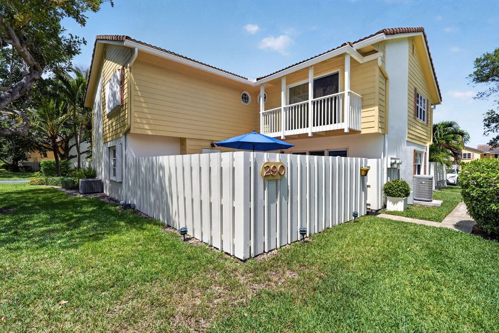 Photo of 290 Seabreeze Circle, Jupiter, FL 33477 (MLS # B26029618)