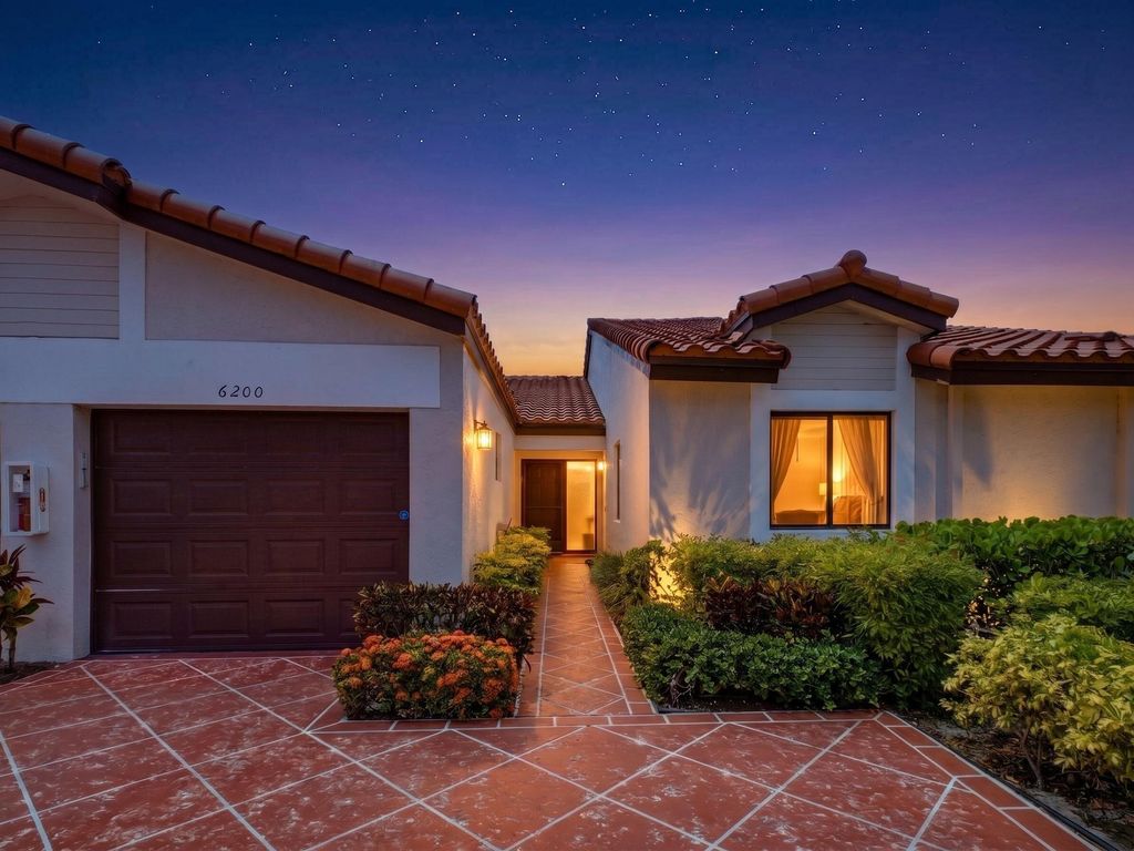 Photo of 6200 Kings Gate Circle, Delray Beach, FL 33484 (MLS # B26042692)