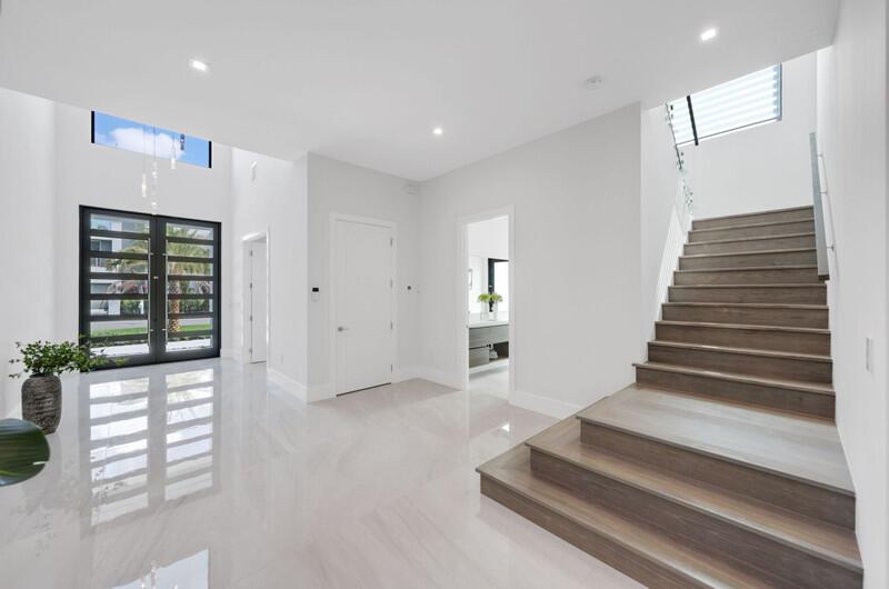 KINGS COURT - Residential
