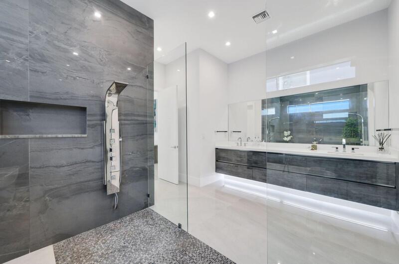 KINGS COURT - Residential