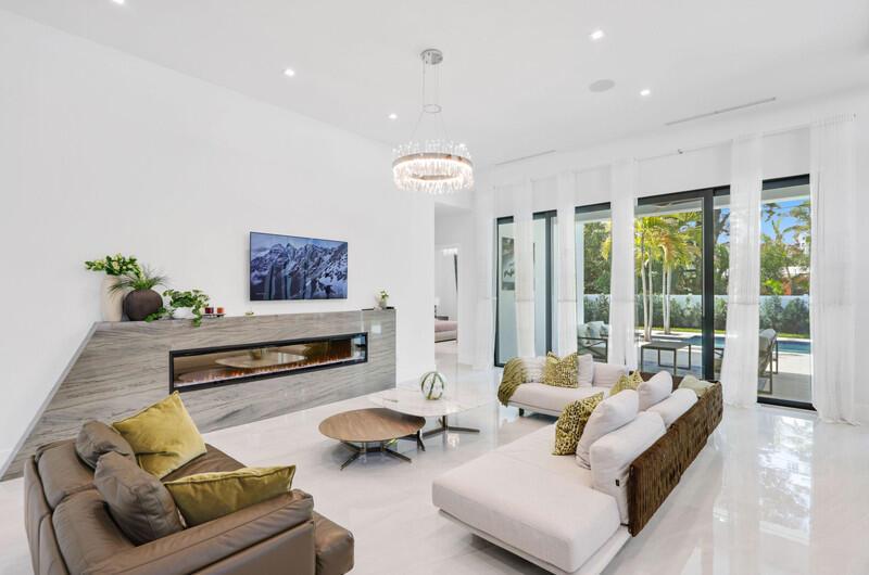 KINGS COURT - Residential