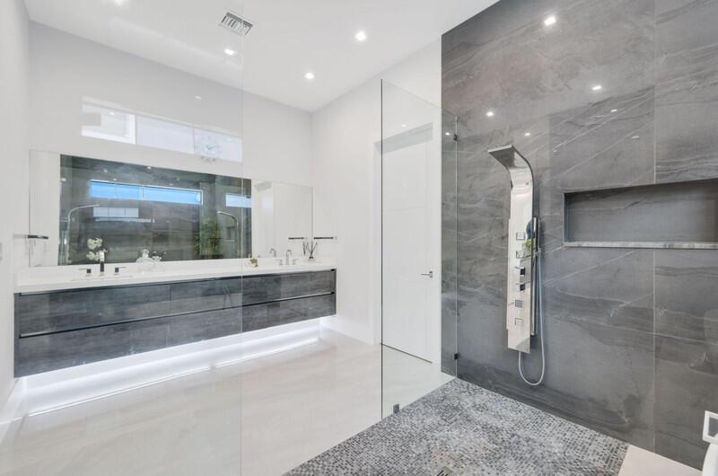 KINGS COURT - Residential