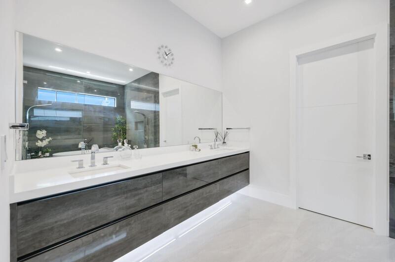 KINGS COURT - Residential