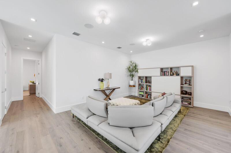 KINGS COURT - Residential
