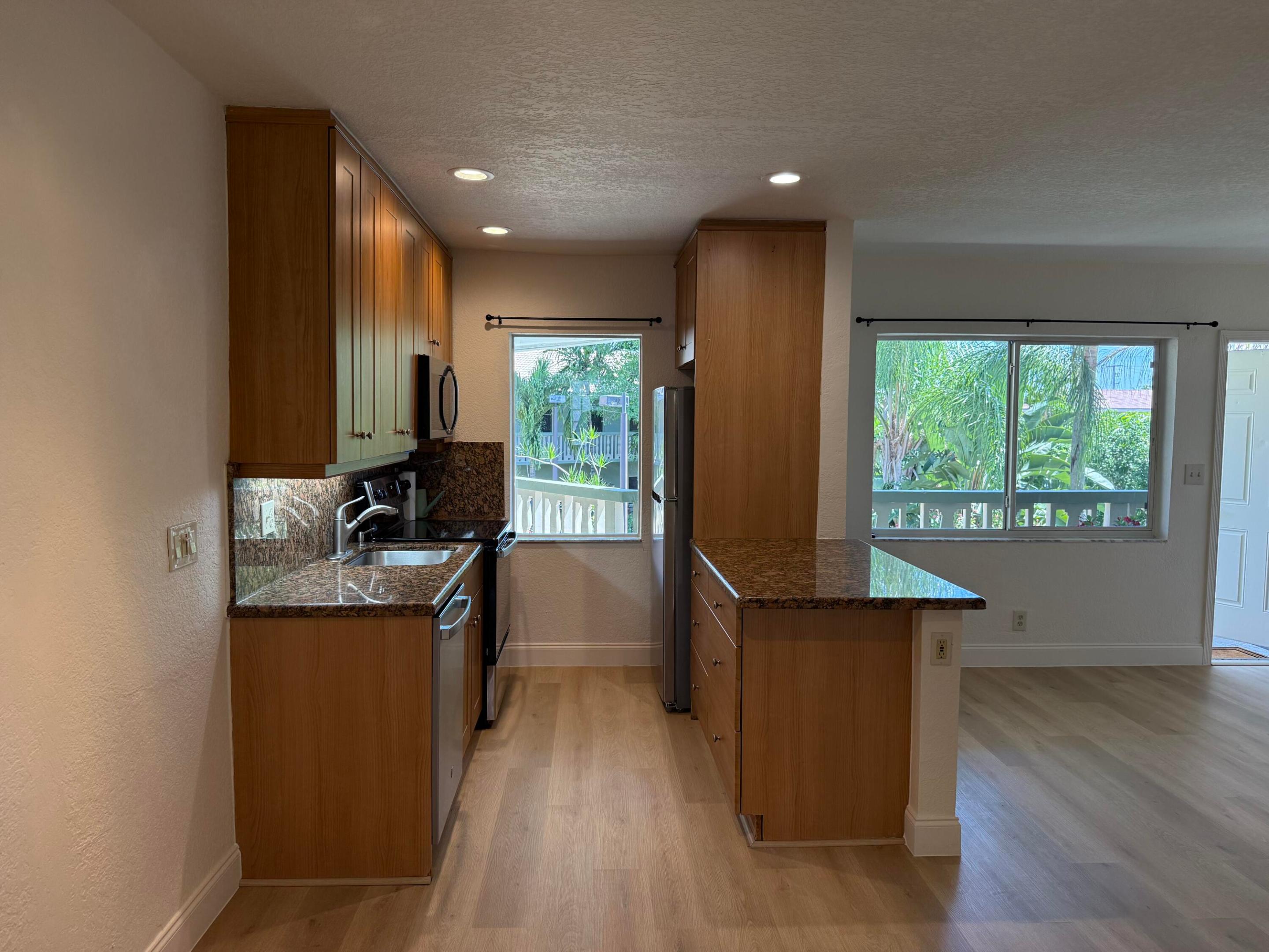 1423 Holly Heights Drive 13
