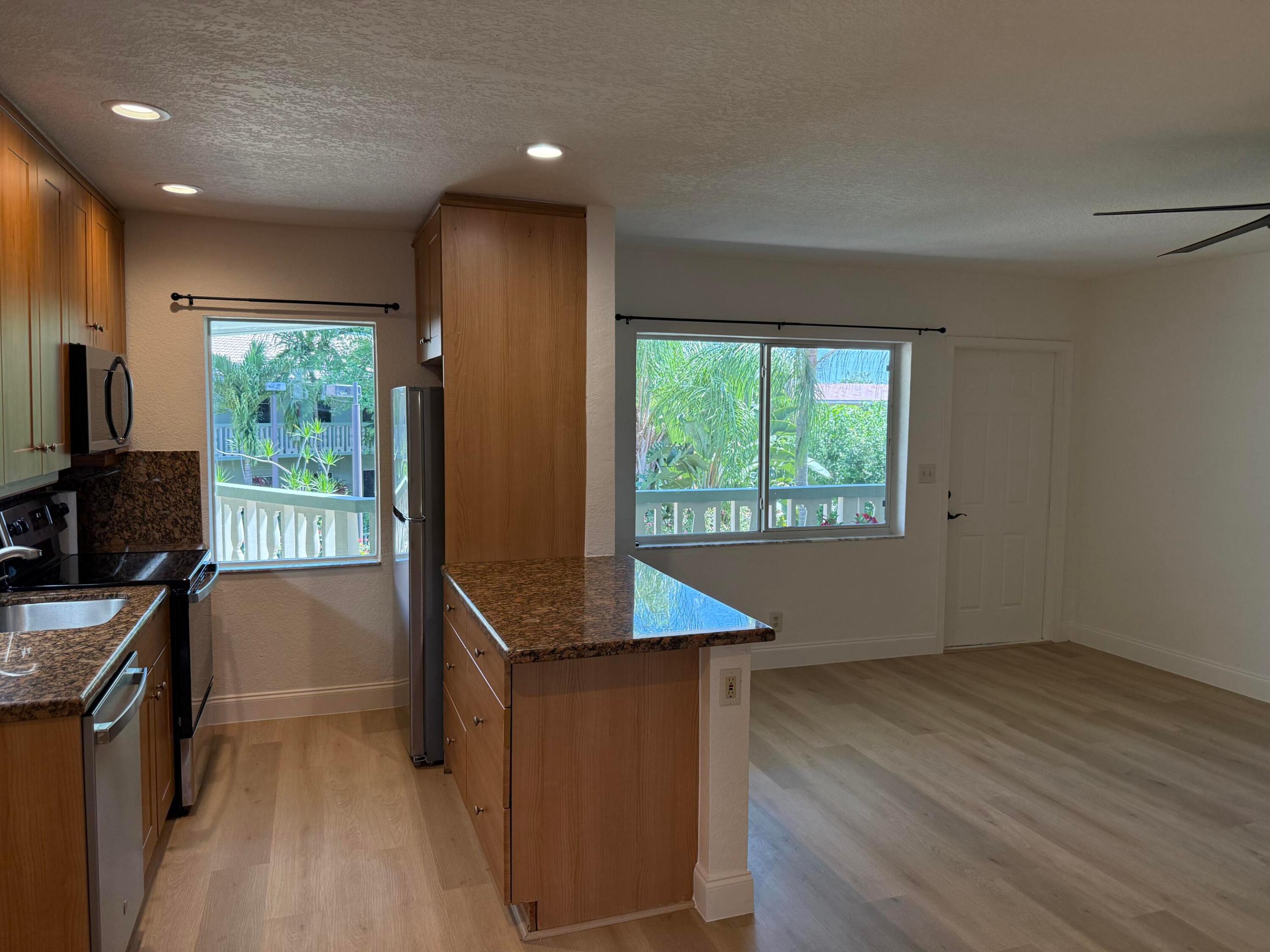 1423 Holly Heights Drive 13