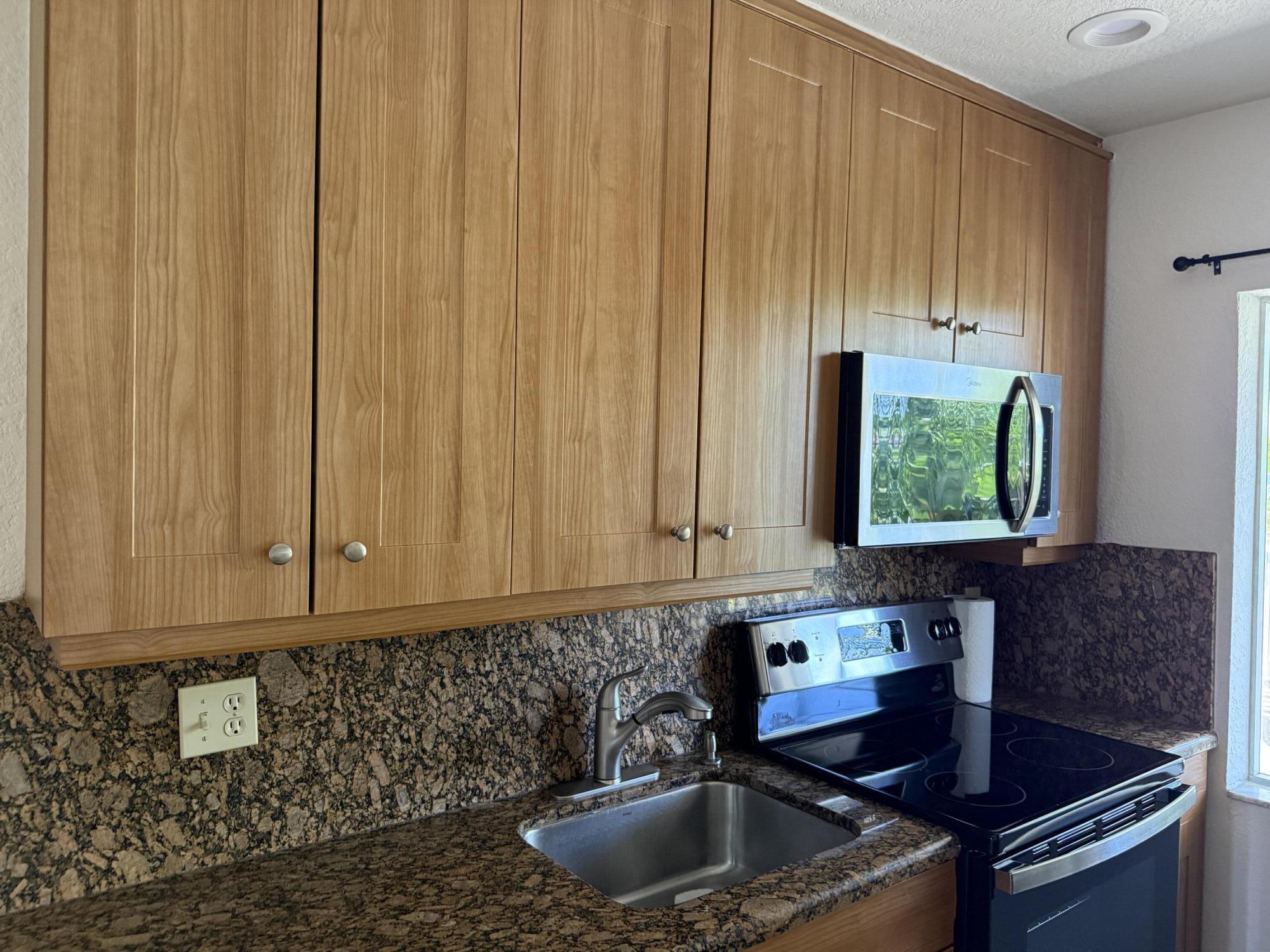 1423 Holly Heights Drive 13