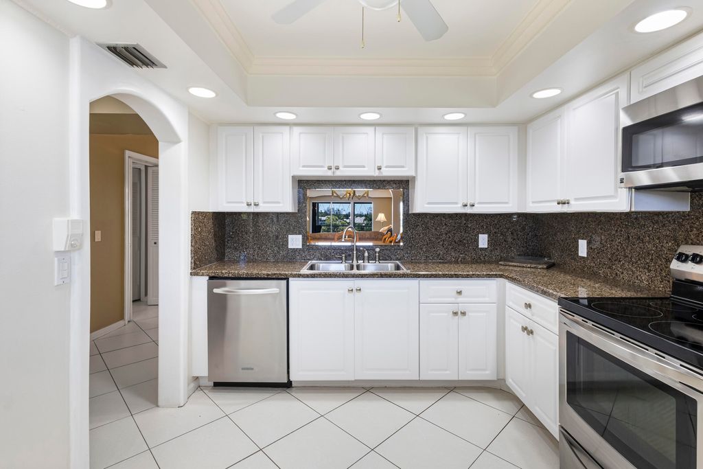 Photo of 250 John F Kennedy Drive #Ph7, Lake Worth, FL 33462 (MLS # R10992472)