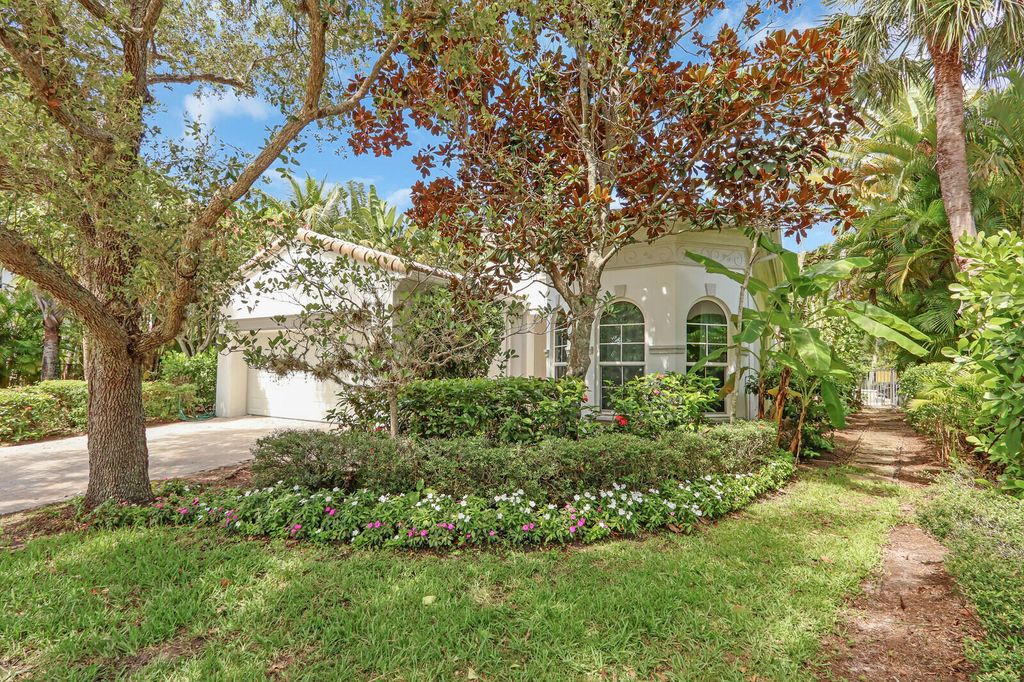 Photo of 1726 Nature Court, Palm Beach Gardens, FL 33410 (MLS # B26030497)