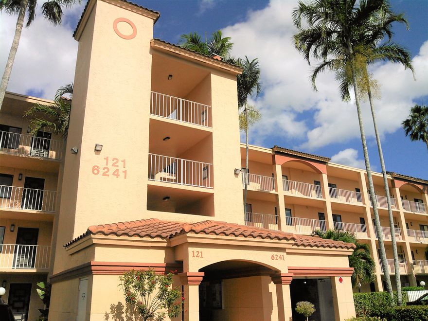 Beautiful updated lakefront condo with deeded covered parking. Desirable location adjacent to satellite pool. Many upgrades including appliances replaced throughout, gourmet kitchen with granite and white raised panel cabinetry, crown molding in LR/DR, and master closet built-ins. Separate laundry room. Meticulously maintained by ''snowbird'' owners. Big, active clubhouse with café and Broadway-style theatre. Lushly landscaped grounds. Only minutes to  downtown Delray with fabulous shops and beaches. Must be seen!