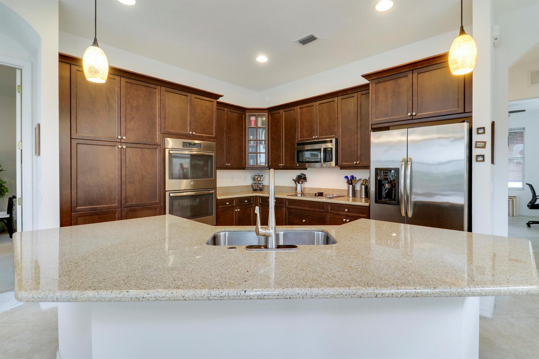 Hampton Cay - Residential