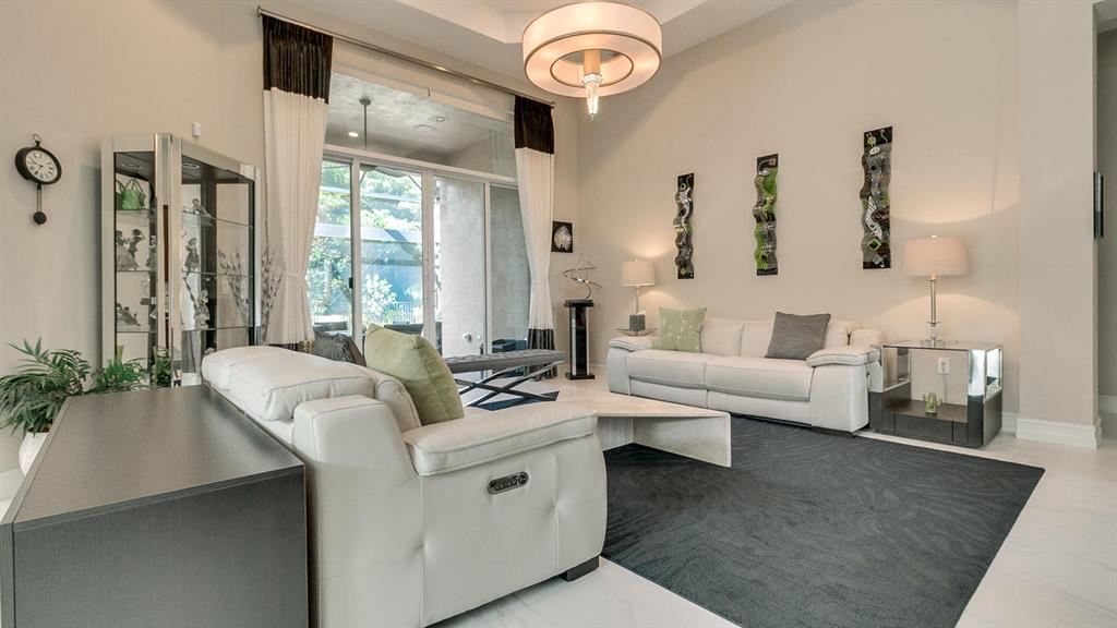 VALENCIA RESERVE - Residential