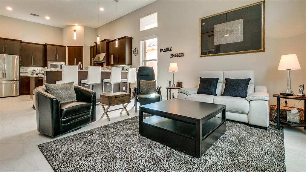 VALENCIA RESERVE - Residential