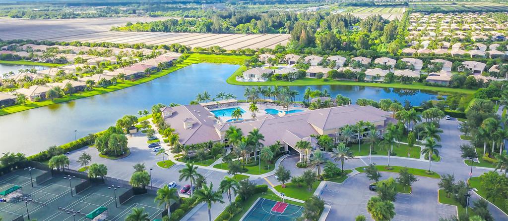 VALENCIA RESERVE - Residential