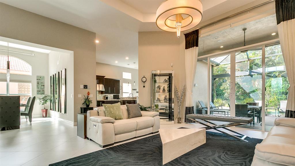 VALENCIA RESERVE - Residential