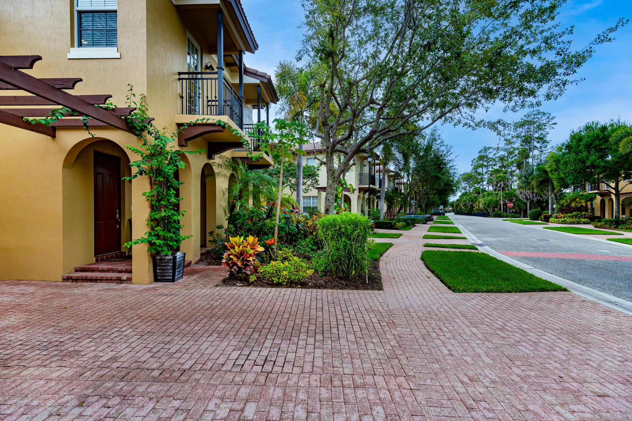 2812 Eagle Rock Circle 902