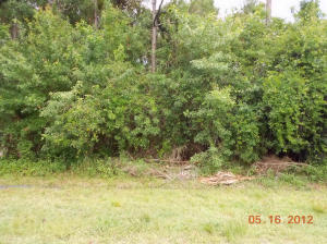 upscale area, beautiful homes surround this great lot, convenient to 95, turnpike and shopping , build your dream home.