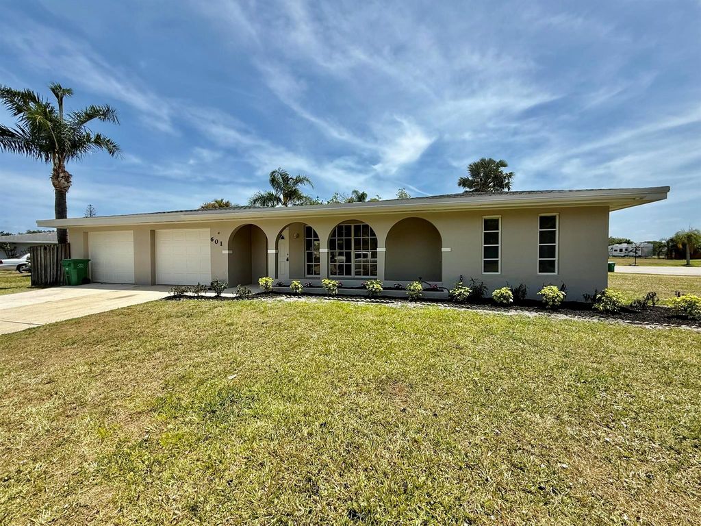 Photo of 601 SW Ivanhoe Drive, Port Saint Lucie, FL 34983 (MLS # R11086486)
