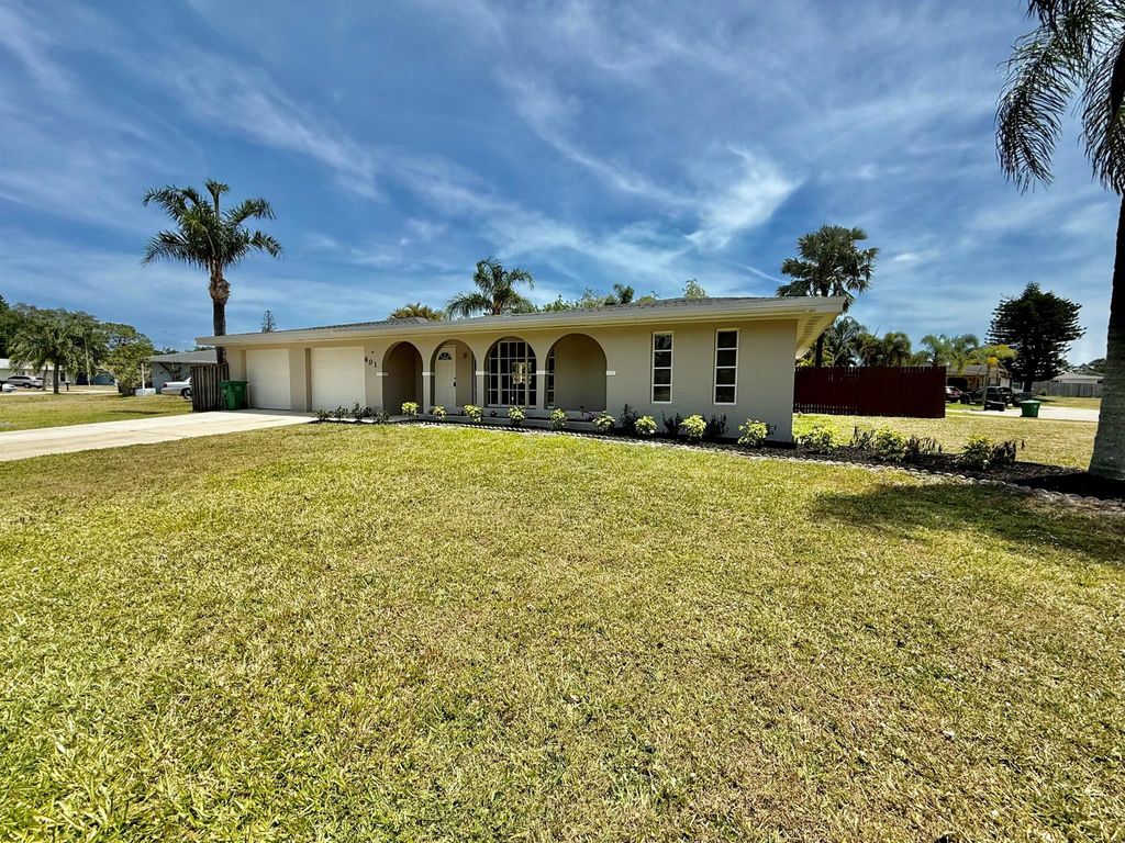 Photo of 601 SW Ivanhoe Drive, Port Saint Lucie, FL 34983 (MLS # R11086486)