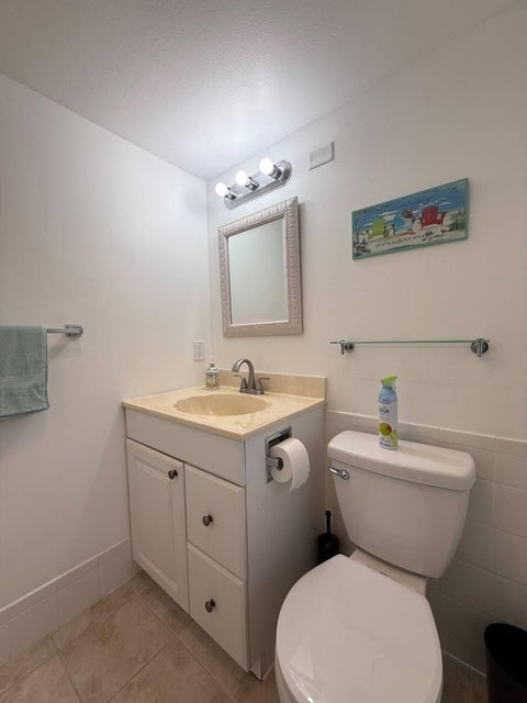 Tiny photo for 319 WINDSOR N, West Palm Beach, FL 33417 (MLS # B26090328)