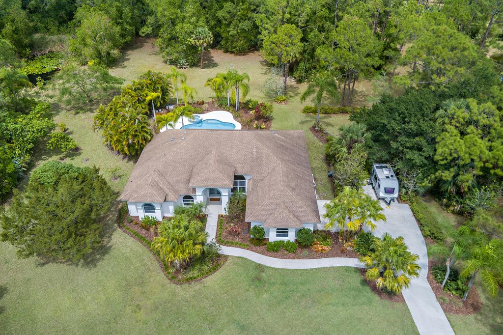 Photo of 12817 Mallard Creek Drive, Palm Beach Gardens, FL 33418 (MLS # R11075118)