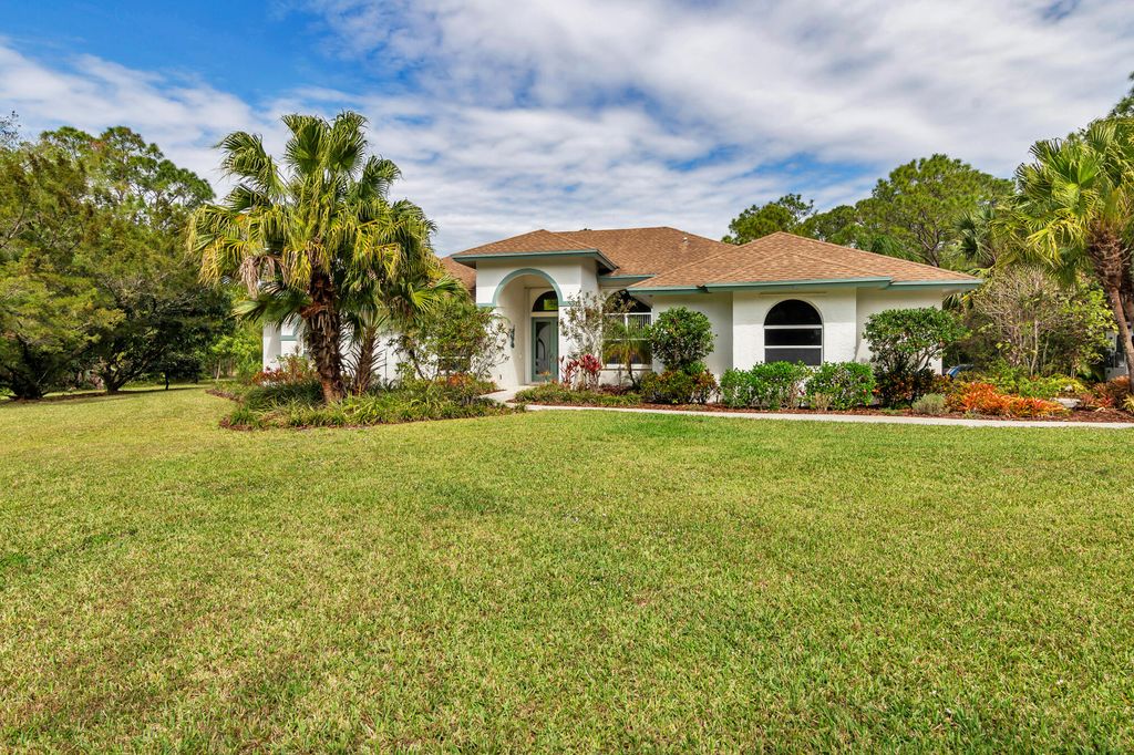 Photo of 12817 Mallard Creek Drive, Palm Beach Gardens, FL 33418 (MLS # R11075118)