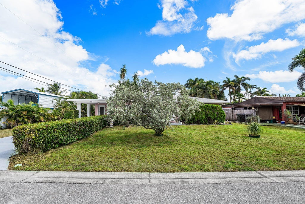 Photo of 418 VIRGINIA Drive, Lake Worth Beach, FL 33461 (MLS # B26091241)