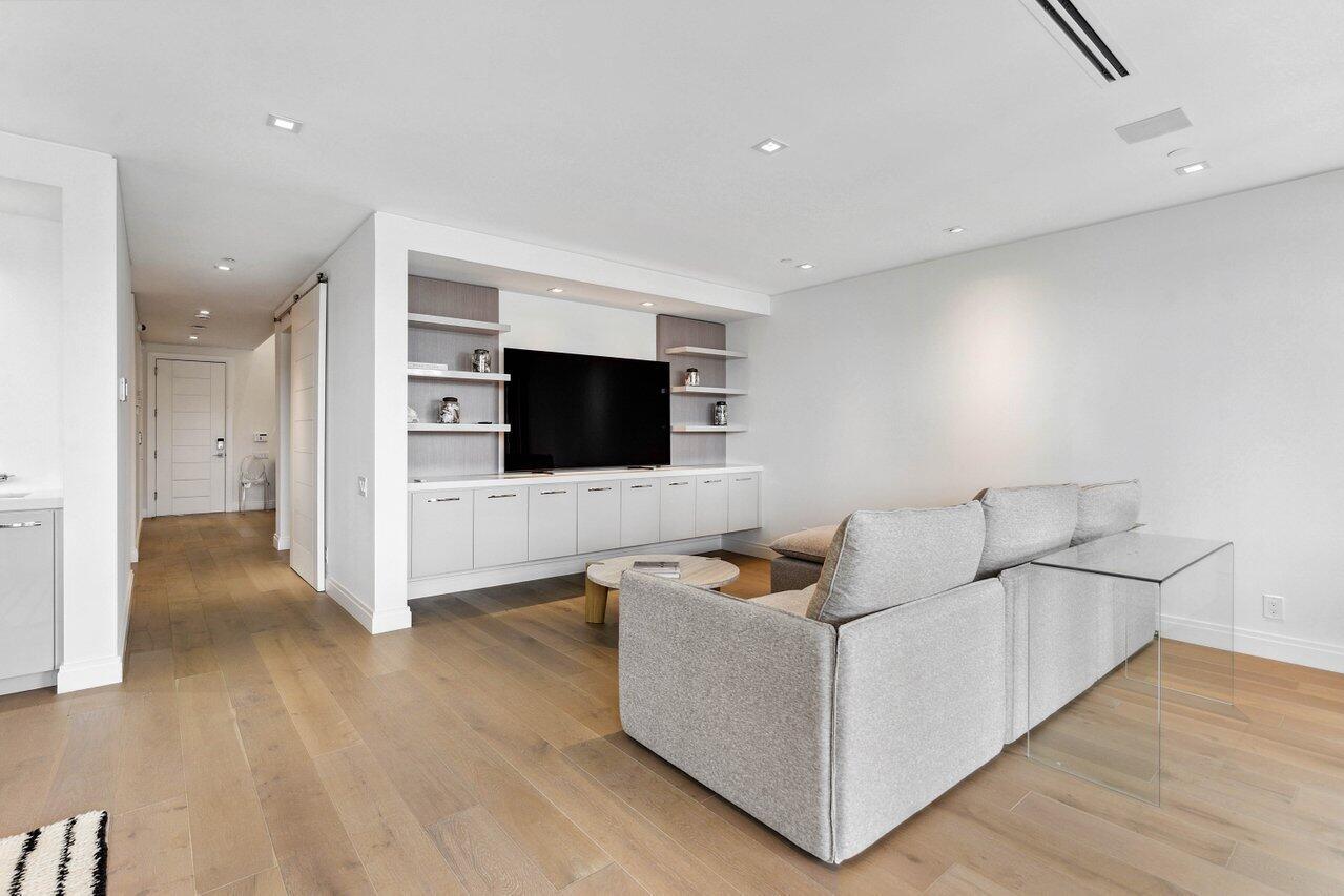 SEAGATE YACHT CLUB - Residential