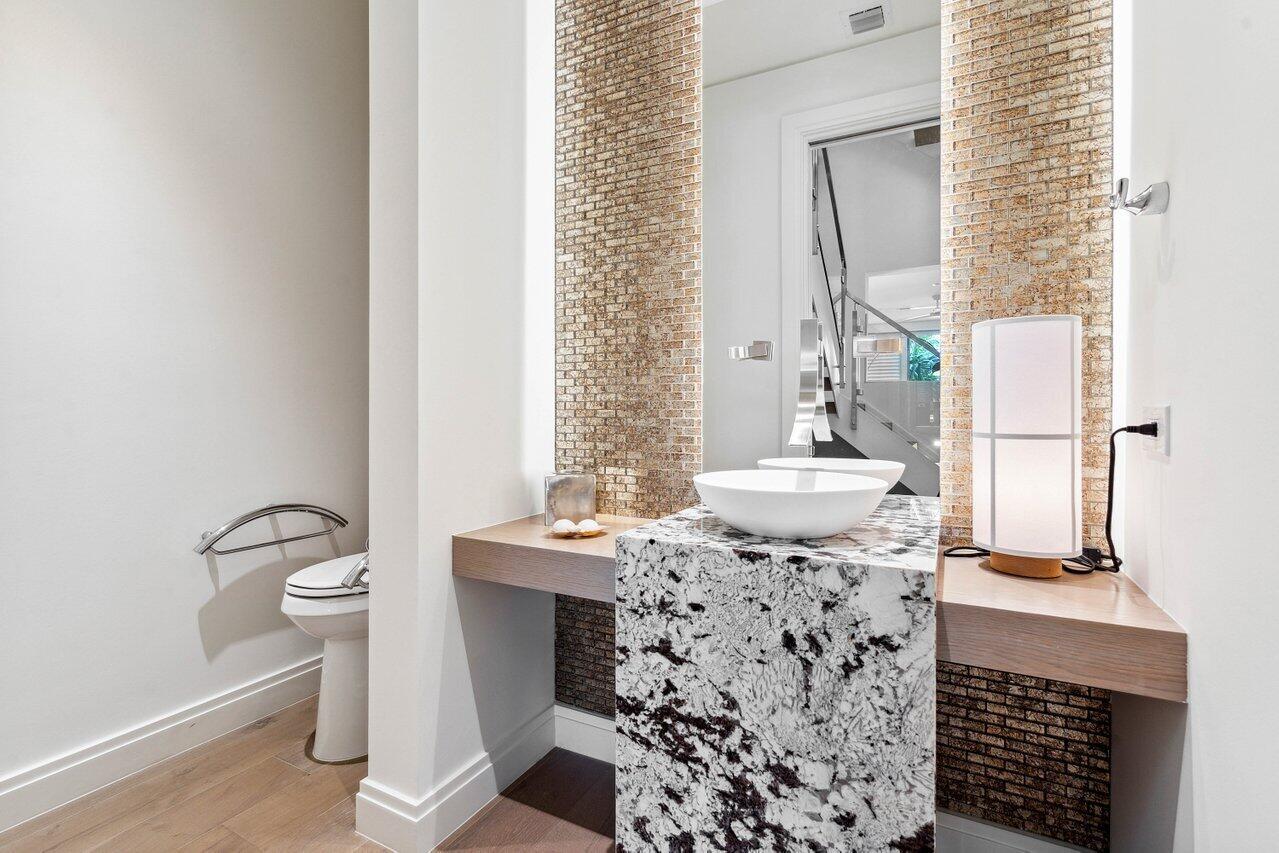 SEAGATE YACHT CLUB - Residential