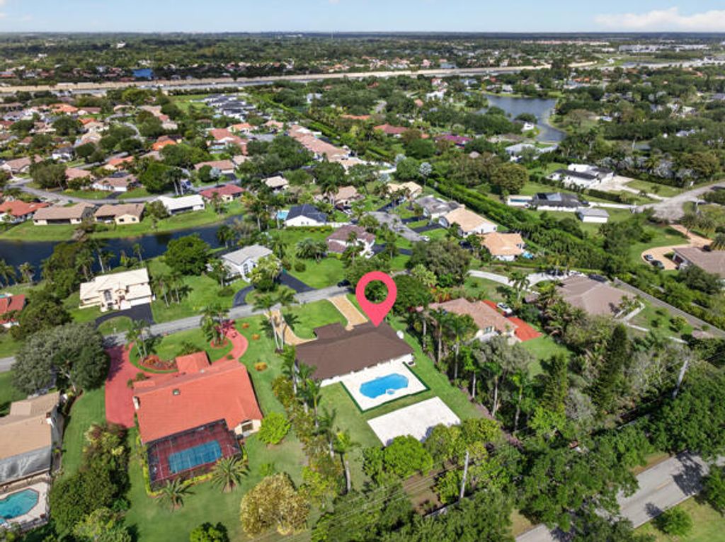 Photo of 5510 W Castlegate Avenue, Davie, FL 33331 (MLS # B26014658)