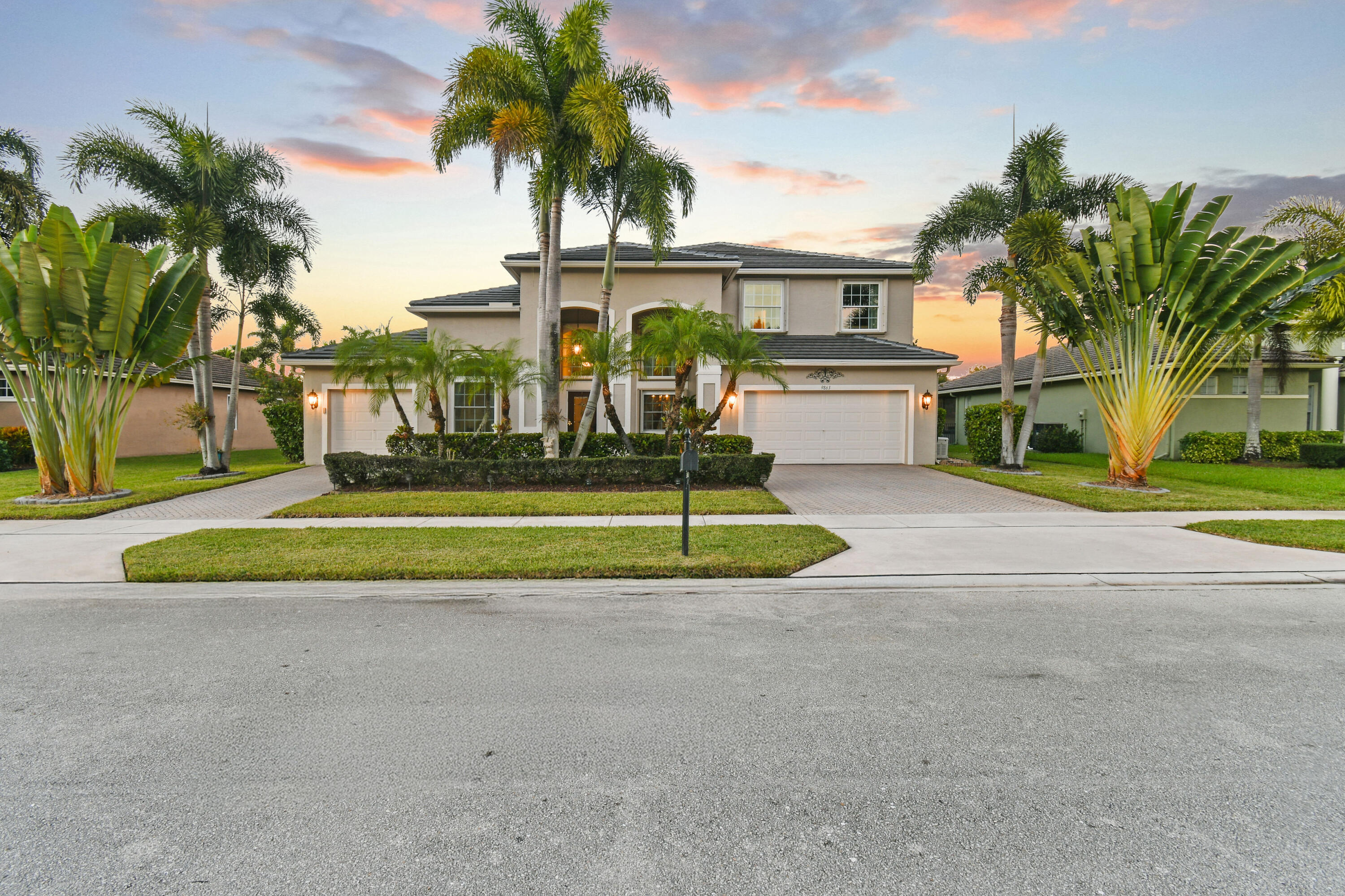9863 Royal Cardigan Way