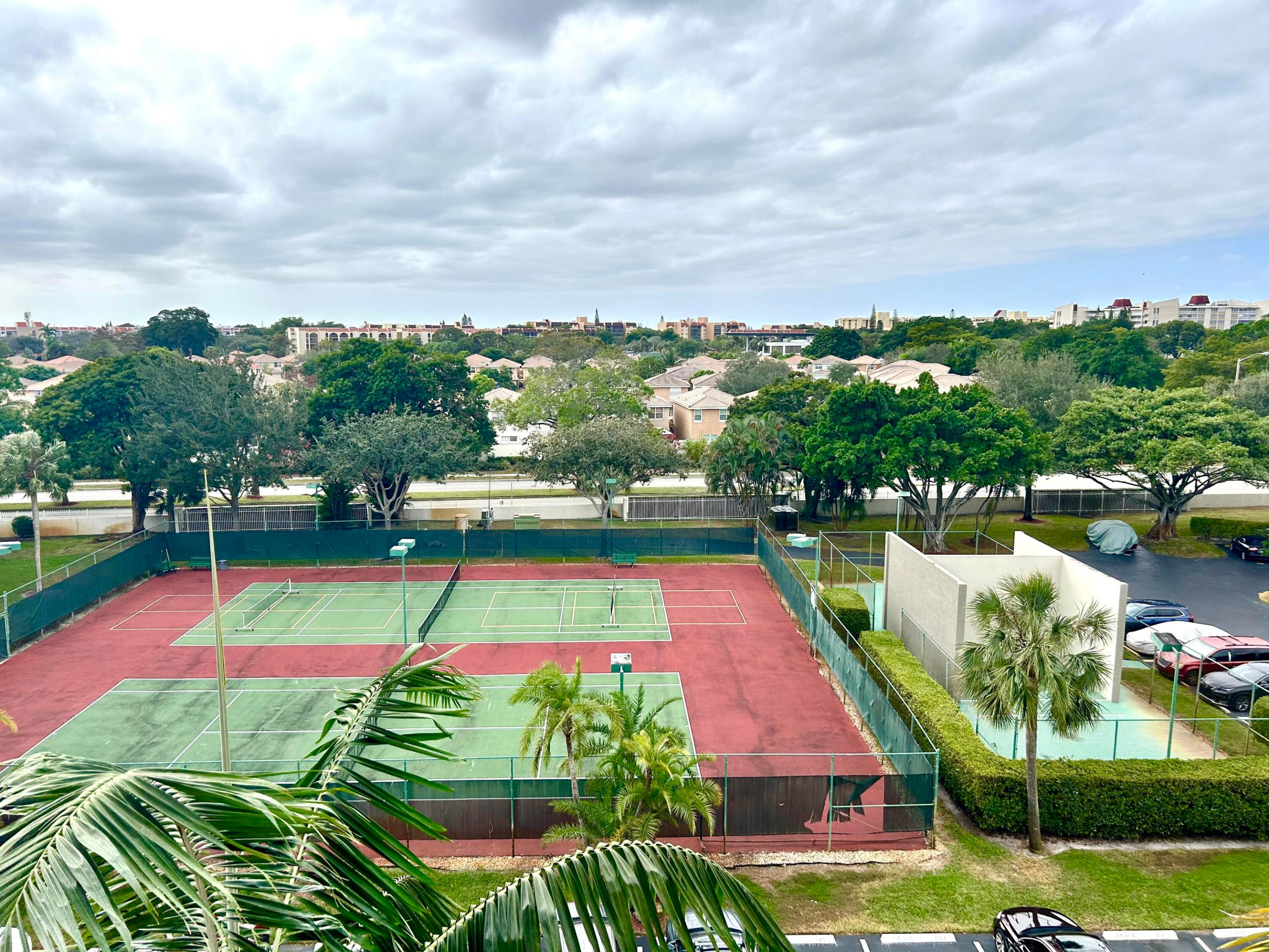 18TH HOLE AT INVERRARY CONDO - Residential