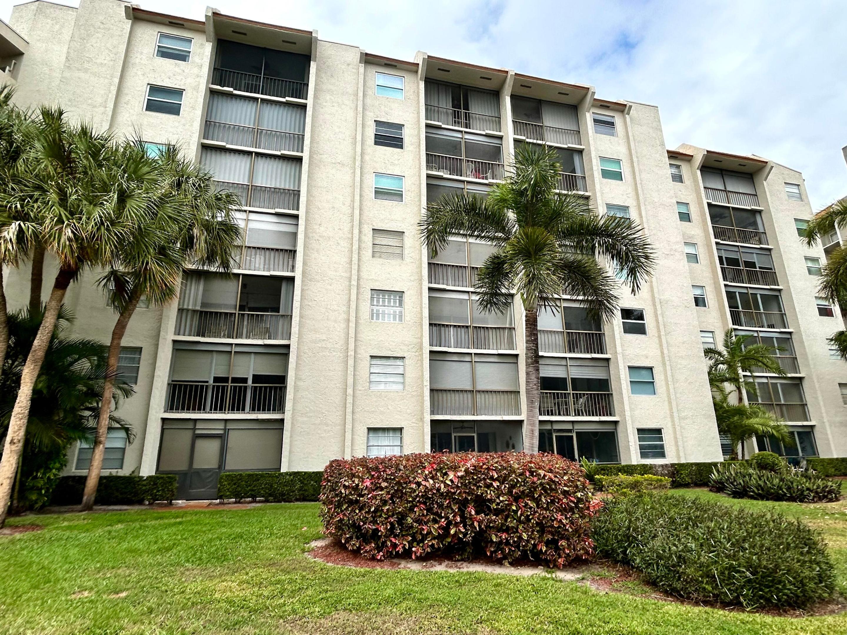 18TH HOLE AT INVERRARY CONDO - Residential