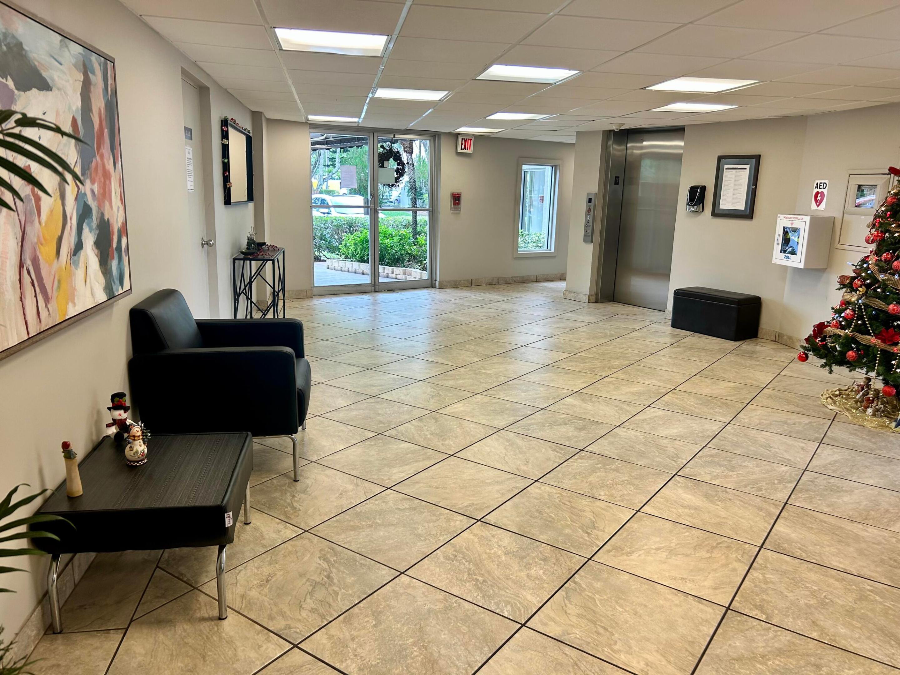 18TH HOLE AT INVERRARY CONDO - Residential