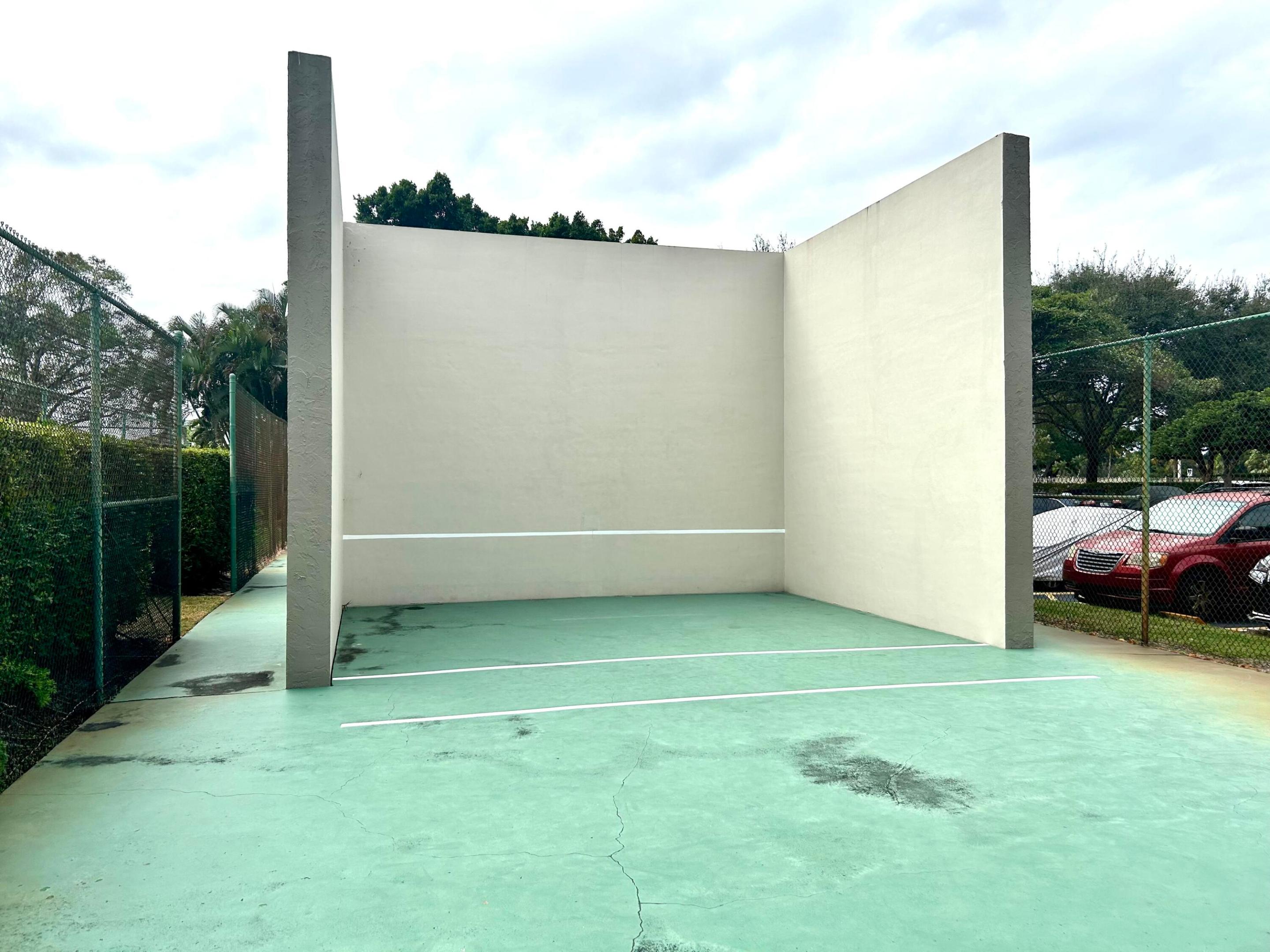 18TH HOLE AT INVERRARY CONDO - Residential