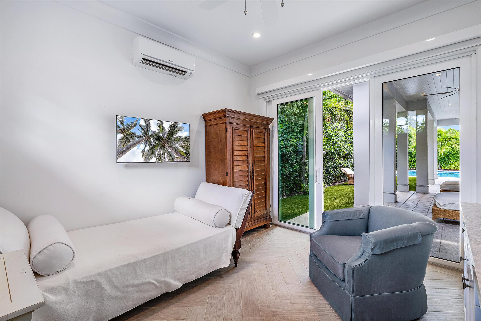 EDGEWATER - Residential